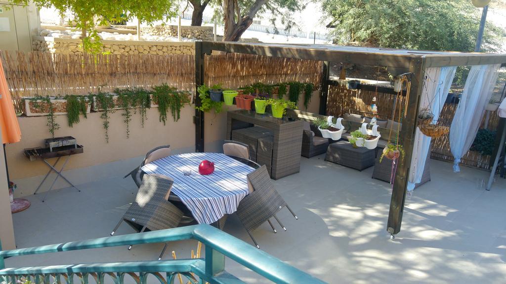 Villa Martini Dead Sea Neve Zohar Exterior foto